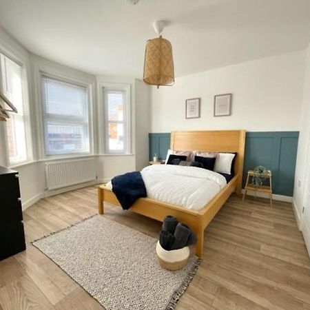 Central, Bright & Spacious Apartment - Parking Included 본머스 외부 사진