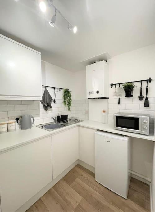 Central, Bright & Spacious Apartment - Parking Included 본머스 외부 사진