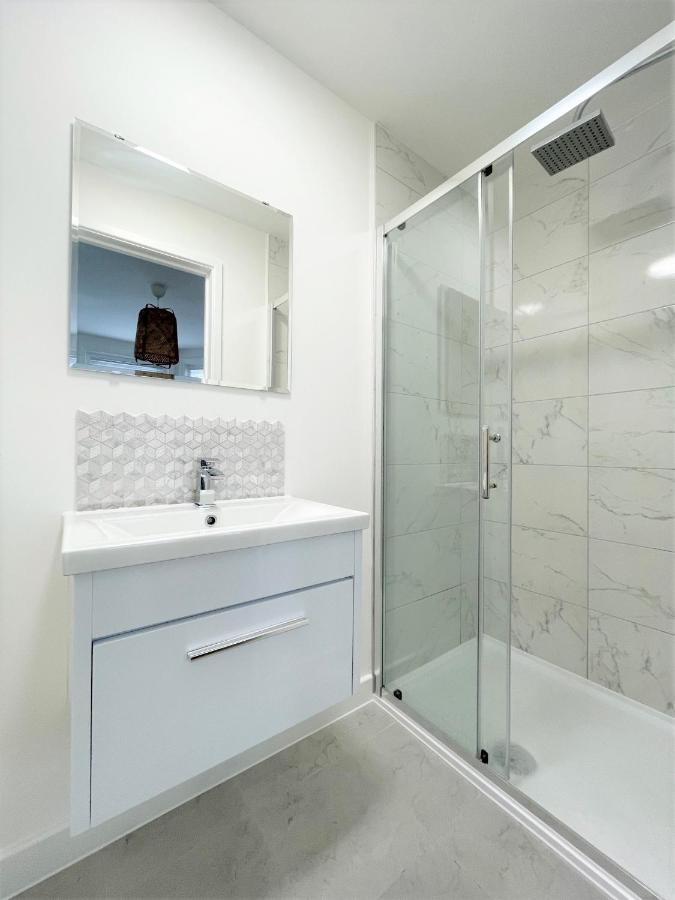 Central, Bright & Spacious Apartment - Parking Included 본머스 외부 사진
