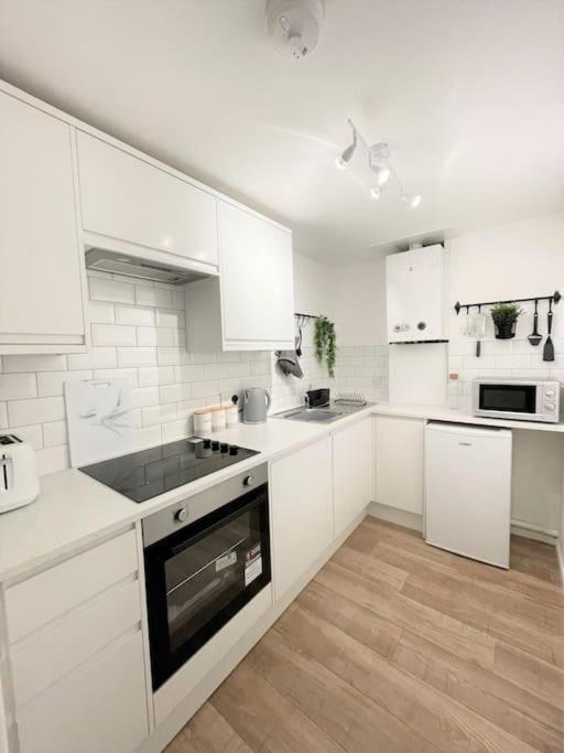 Spacious Coastal Stay In Central Location 본머스 외부 사진