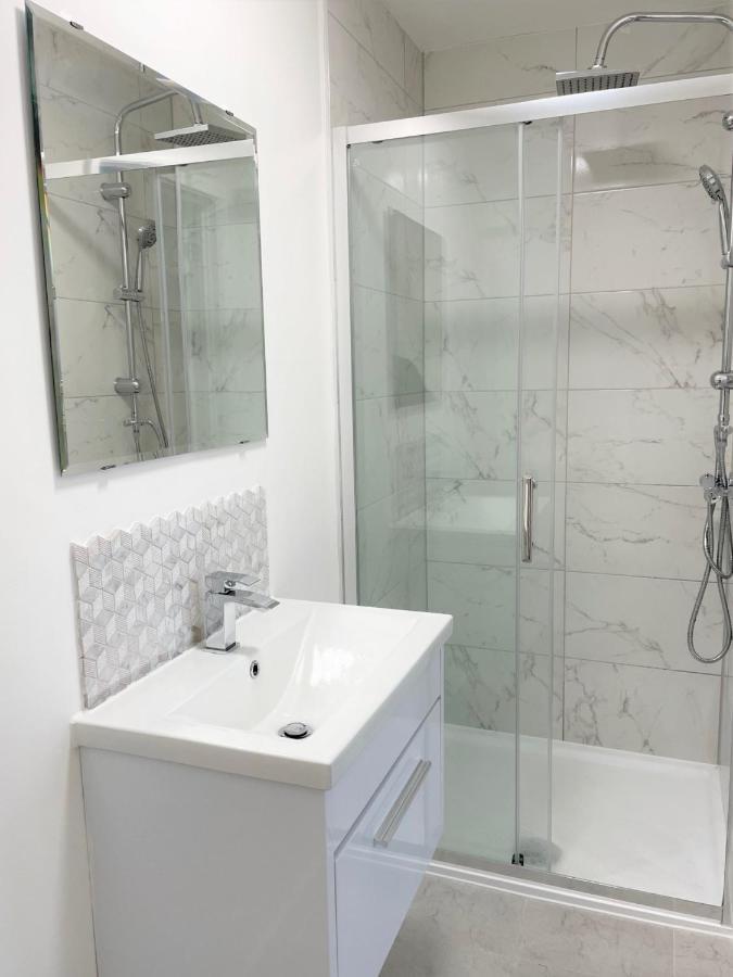 Central, Bright & Spacious Apartment - Parking Included 본머스 외부 사진