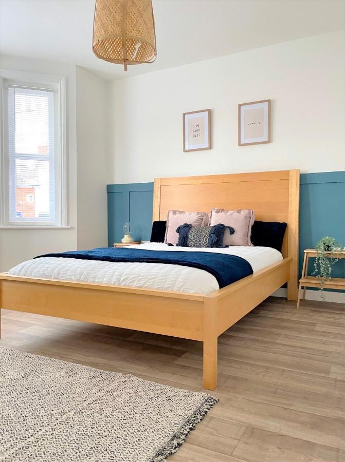 Central, Bright & Spacious Apartment - Parking Included 본머스 외부 사진