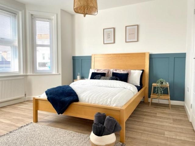 Central, Bright & Spacious Apartment - Parking Included 본머스 외부 사진