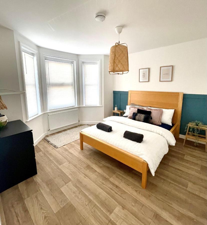 Central, Bright & Spacious Apartment - Parking Included 본머스 외부 사진